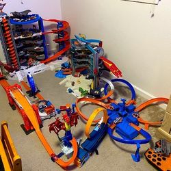 HOT WHEELS CITY ( Comes With Cars) 