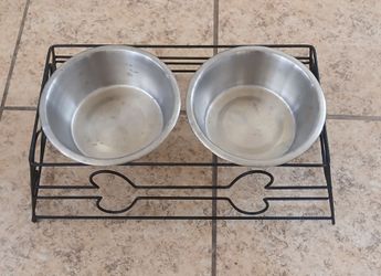 Elevated feeding bowls for large 🐕 dog
