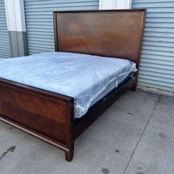 King Size Wooden Bed 