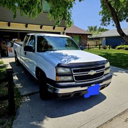 Chevy Silverado 1500)  Truck 2006