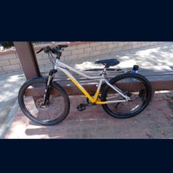 Giant Yukon Mtb Mountain Bike Disc Nice Medium