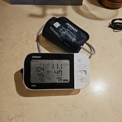 Omron Blood Pressure Monitor + Arm Cuff, Adult, 