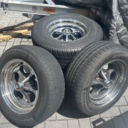 Old School Keystone wheels set of 4 w/lug nuts