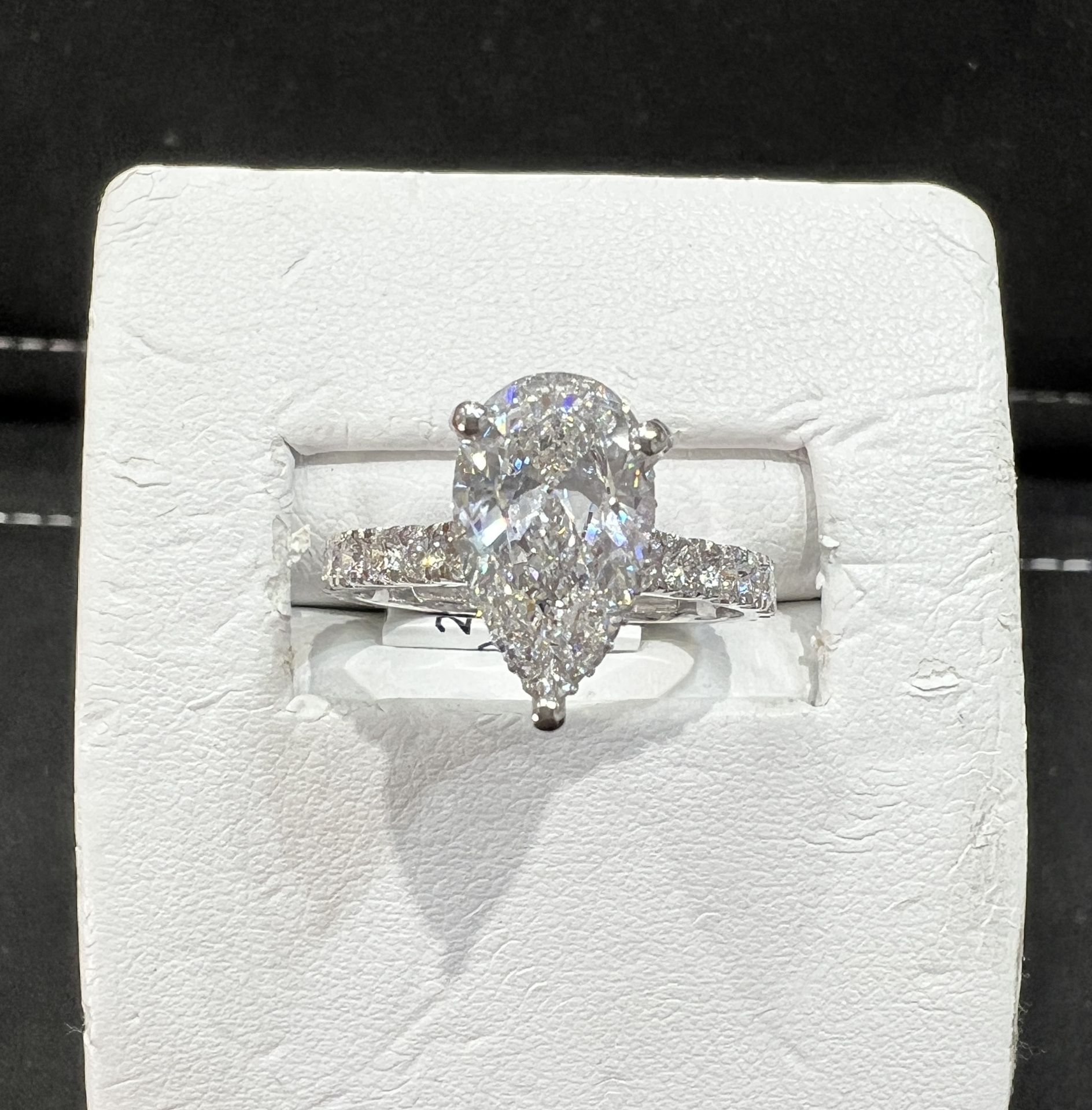 💎 Timeless Elegance: 3ct Pear Shape Lab-Grown Diamond Ring 💎