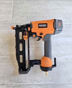RIDGID Air Pneumatic Straight Finish Nailer 16 guage