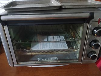 Black & Decker countertop toaster/ roaster oven.