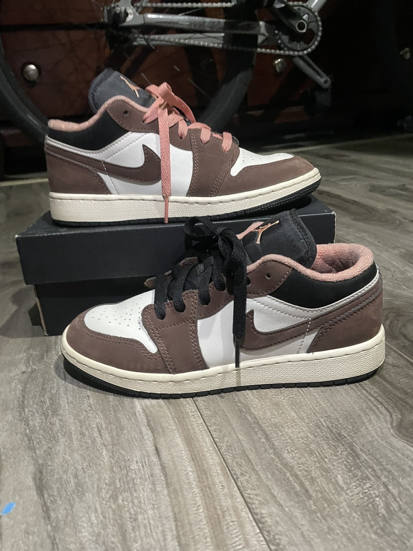 Air Jordan 1 Low SE ( GS ) 4Y Mid Condition