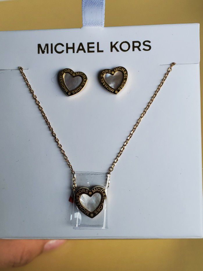 Michael Kors Women's Goldtone Necklace And Earrings Set With A Mother Of Pearl Inlay 