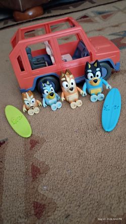 Bluey Car and 4 character's