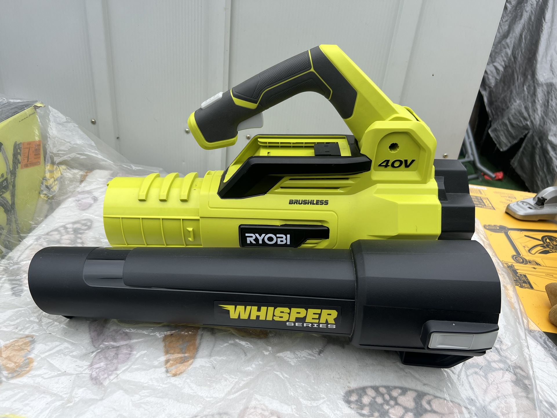 RYOBI 40V Brushless 125 MPH 550 CFM Cordless Battery Whisper