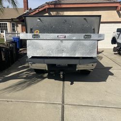 Truck bed tool box