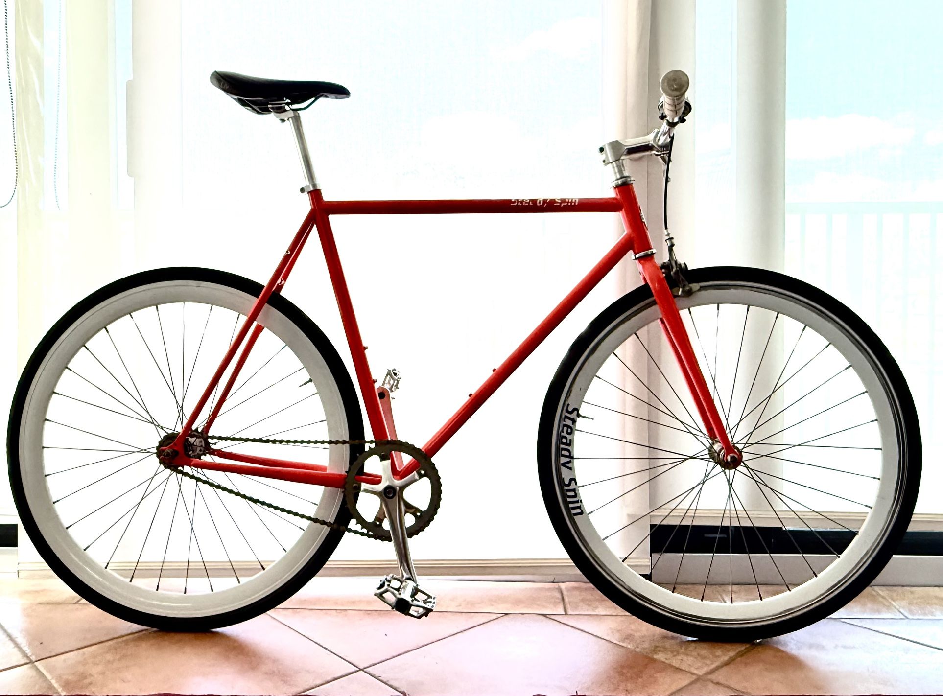 Pure Fix Fixed Gear Bike - Excellent Condition, Perfect for City Riding!