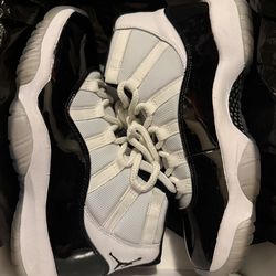 Nike air jordan retro 11  concord size 8.5
