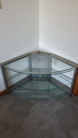 Modern corner shelving