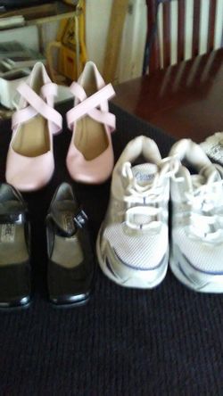 Women gym shoes or running shoes size 7.5 Pink dress shoes size 8 1´2