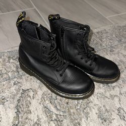 DOC MARTINS Size 4