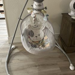 Fisher Price Bsby Swing In Excellent Condition 