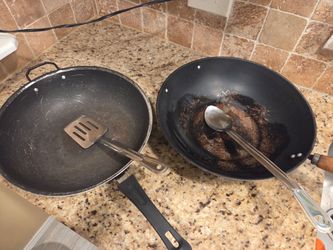 2woks and utensils both $10 hablo español