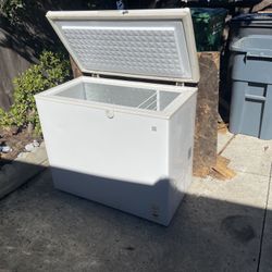 Chest Freezer With Cover