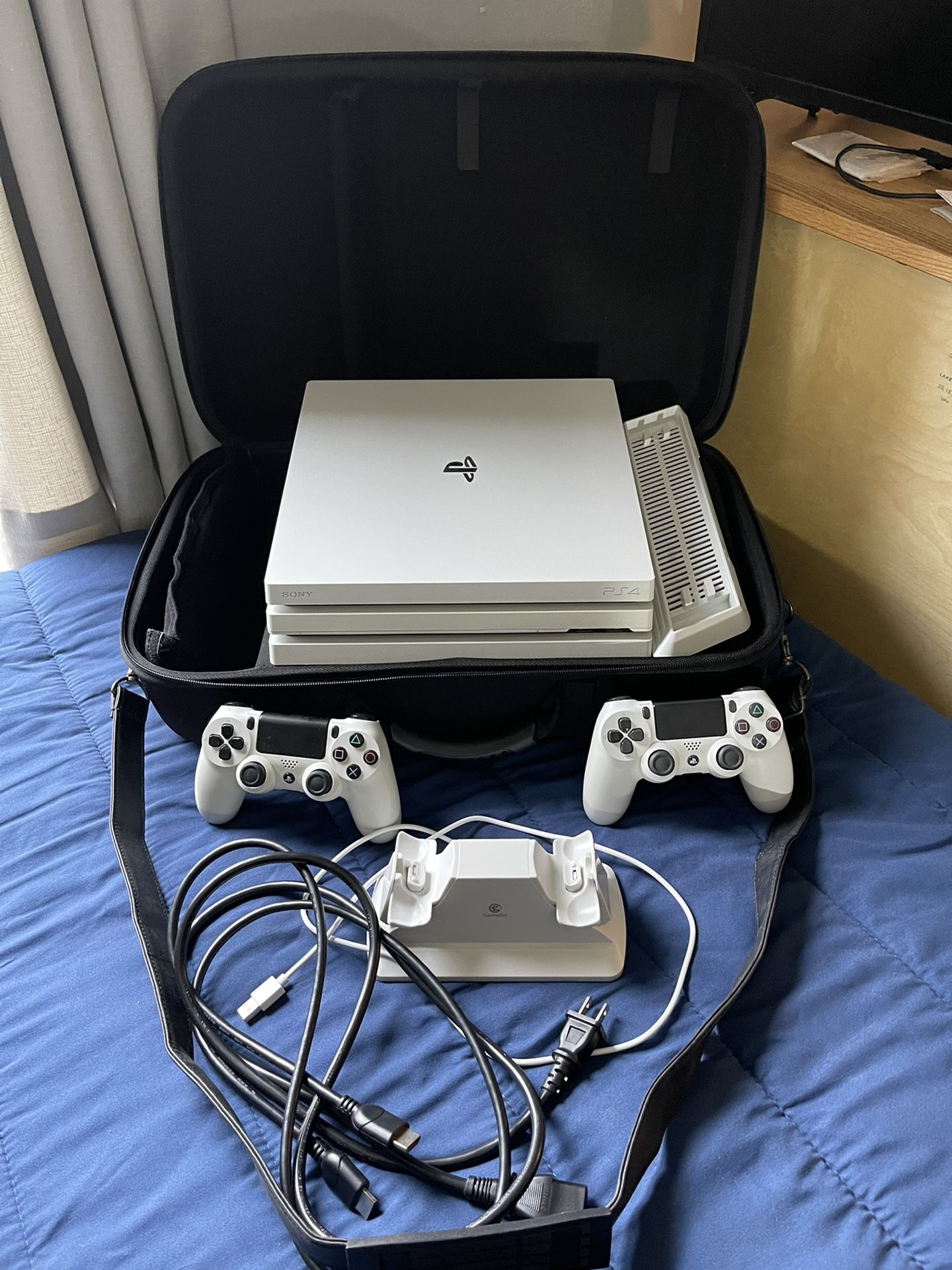 White PS4 Pro 1TB 