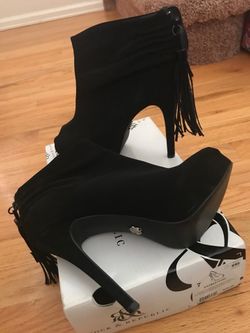 NEW BLACK SUEDE ROCK REPUBLIC SEXY HIGH-HEELS WITH BACK ZIP UP TASSLE FRINGE AND OPEN TOE-TOP DESIGN HIGH-HEAL SHOES (SIZE 7)
