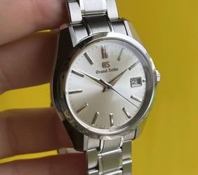 Grand Seiko Legendary 44 GS Case SBGV205.  Rare Silver-Champagne Dial.   FULL SET