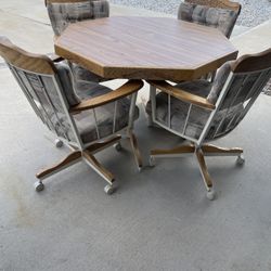 Kitchen Table With Rolling Chairs 