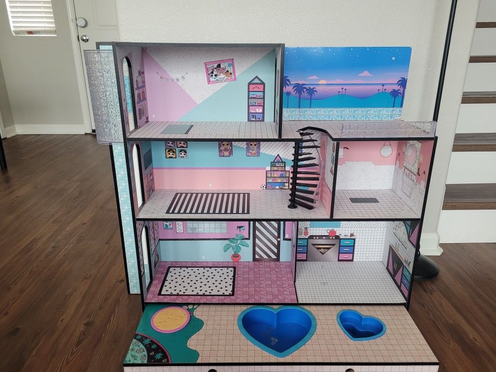 LOL Surprise Dollhouse And Glamper Camper Set