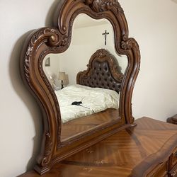 Queen Bedroom 4 Piece With Mirror