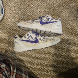 Kobe 8 Prtro Court Purple size 2.5Y asking 50$ retails for 150$