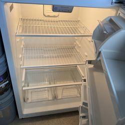 GE Refrigerator 