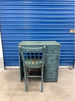 Kids desk and chair