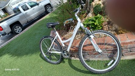 Nishiki Tamarack Ladies Mountain Bike With Suspension XLNT 26"
