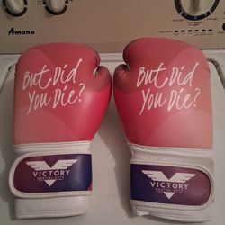 Woman's Boxing Gloves Victory Martial Arts 10oz.