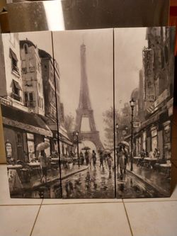 Feel The Parisian Ambiance