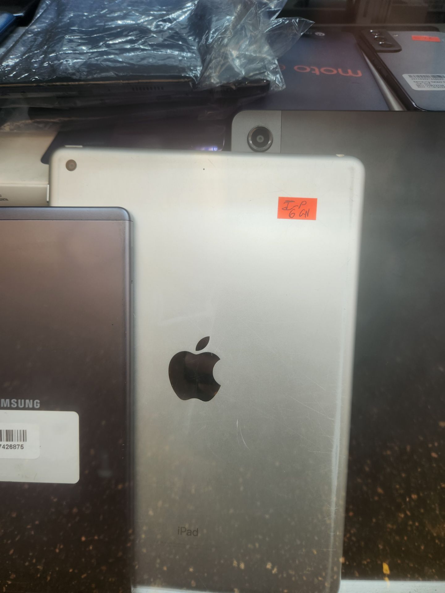 Ipad 8 gn very good condition