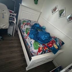 2 twin beds, dresser and mirror