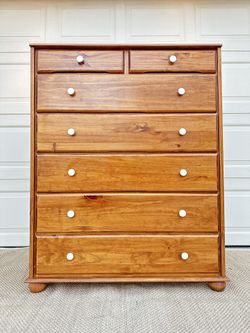 VERY CHARMING! SOLID WOOD 7 - DRAWER DRESSER WITH CERAMIC PULLS - EXCELLENT CONDITION!