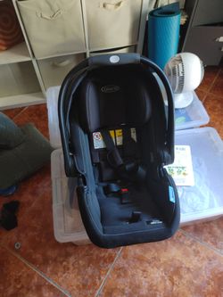 Graco baby car seat