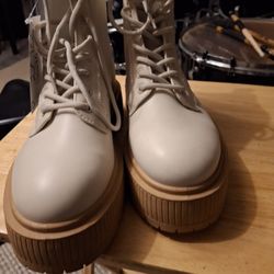 Women's Size 10 Tan Combat Boots 