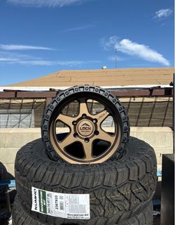 New rims LOCK OLYMPUS 6X139 17'S WITH 265/70/17 KUMHO RT INSTALLED AND BALANCEADO