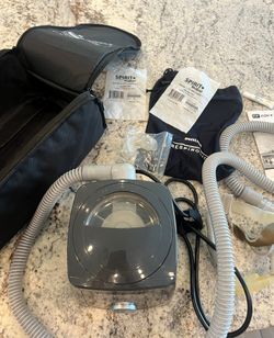 Fisher & Paykel Icon + Plus Sleep Machine w bag and hose. only 60 hours use!