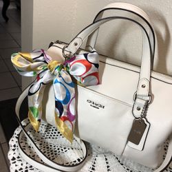 Coach Color Beige 