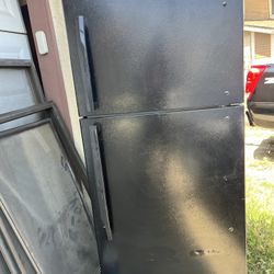 Refrigerator Insignia