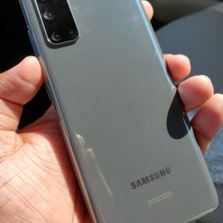 Samsung Galaxy S20   , Unlocked   for all Company Carrier ,  Excellent Condition  Like New
