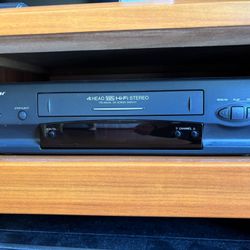 Quasar 4 Head VHS HIFI stereo