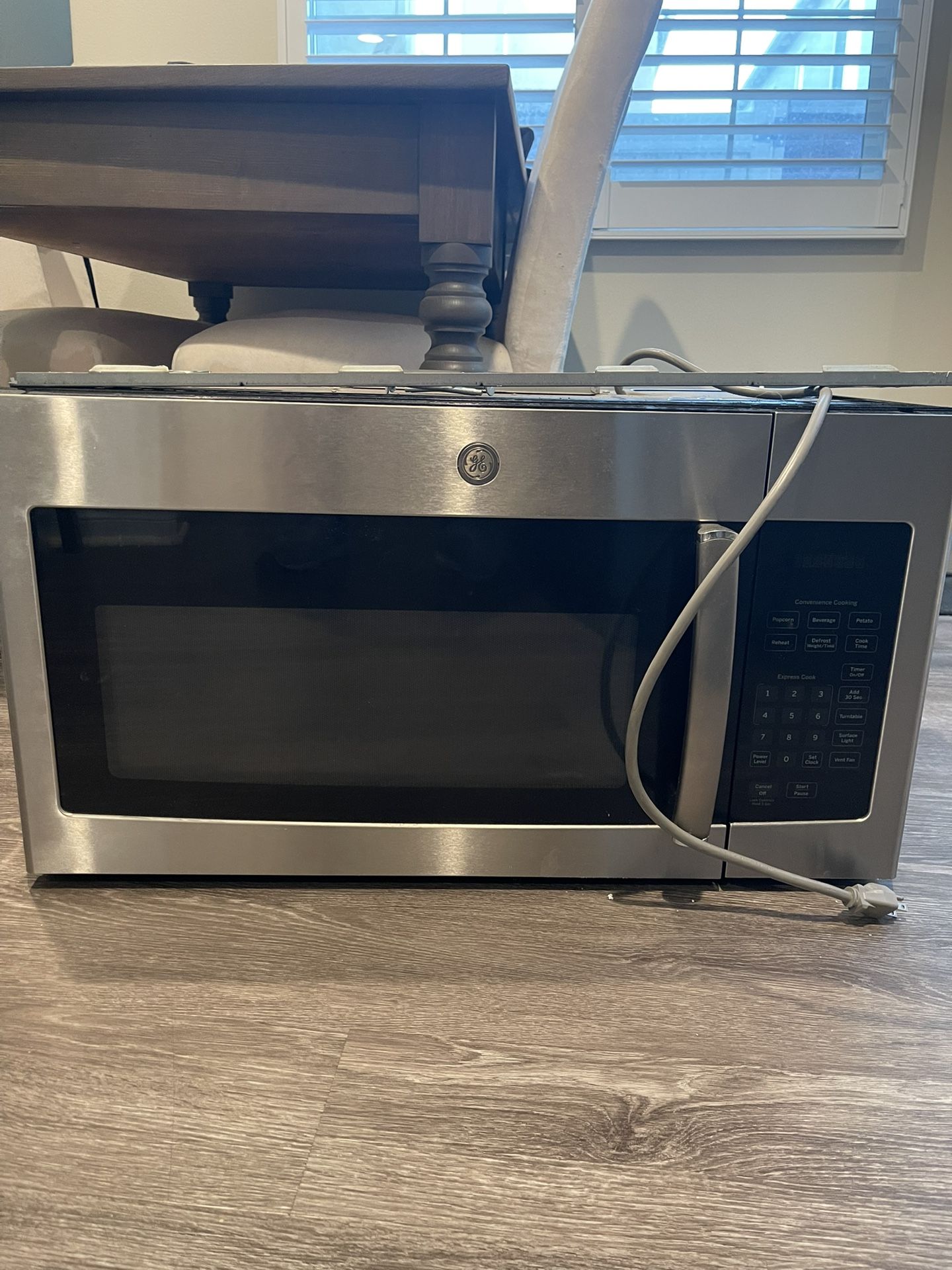 GE Microwave (mountable) 