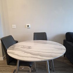 DINING TABLE & CHAIRS