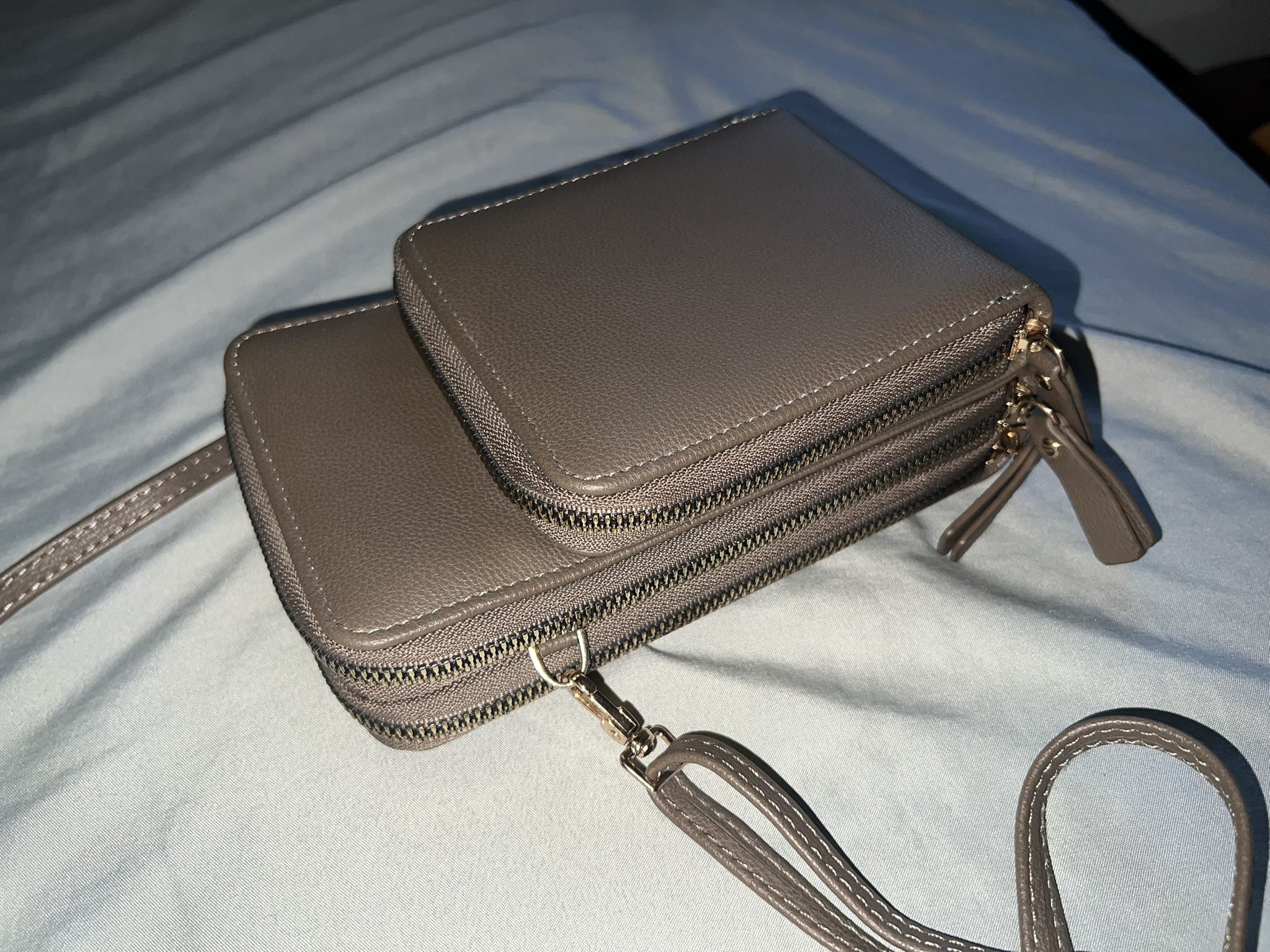 Beige Crossbody Bag With 3 Zipper Compartments #crossbody #purse #bag