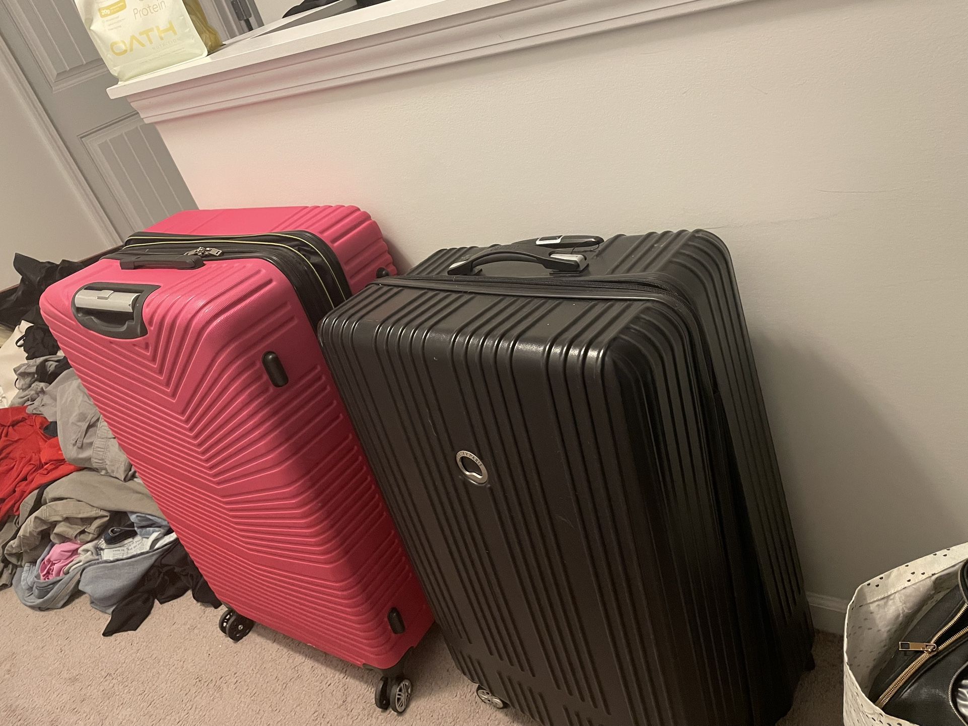 Free Clothes And Luggages
